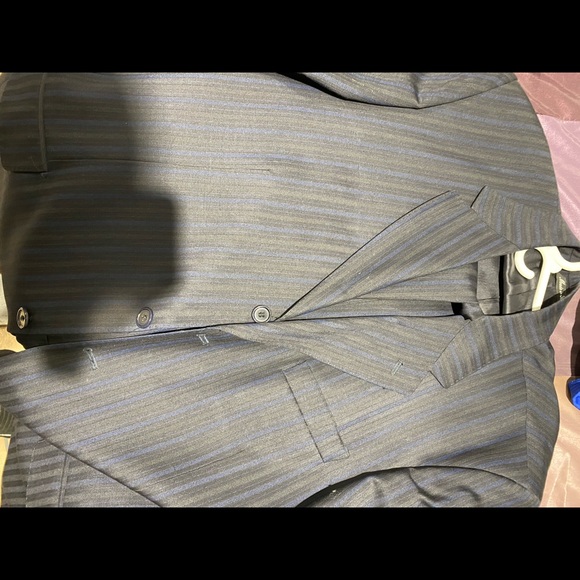 Men’s Suit - Picture 4 of 5